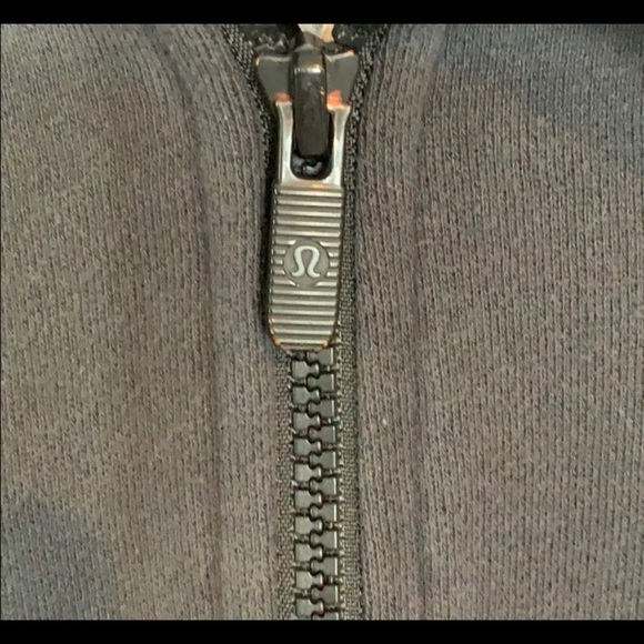 Lululemon jacket in black - Picture 6 of 8